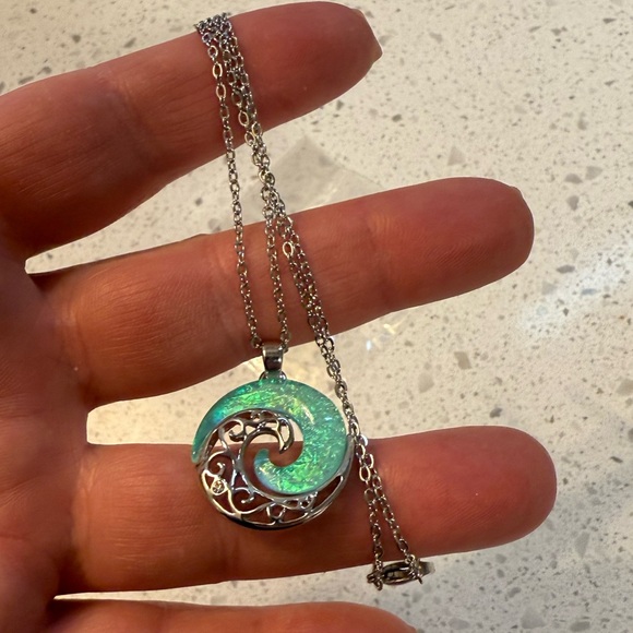 Stylish Hawaiian necklace New! - Picture 2 of 5